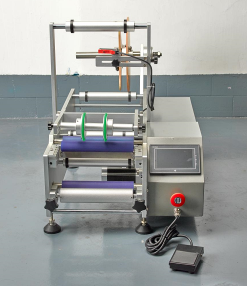 全面解析各類圓瓶貼標(biāo)機(jī) 全自動、手動、桌面型、半自動及分卡機(jī)的特點(diǎn)與應(yīng)用